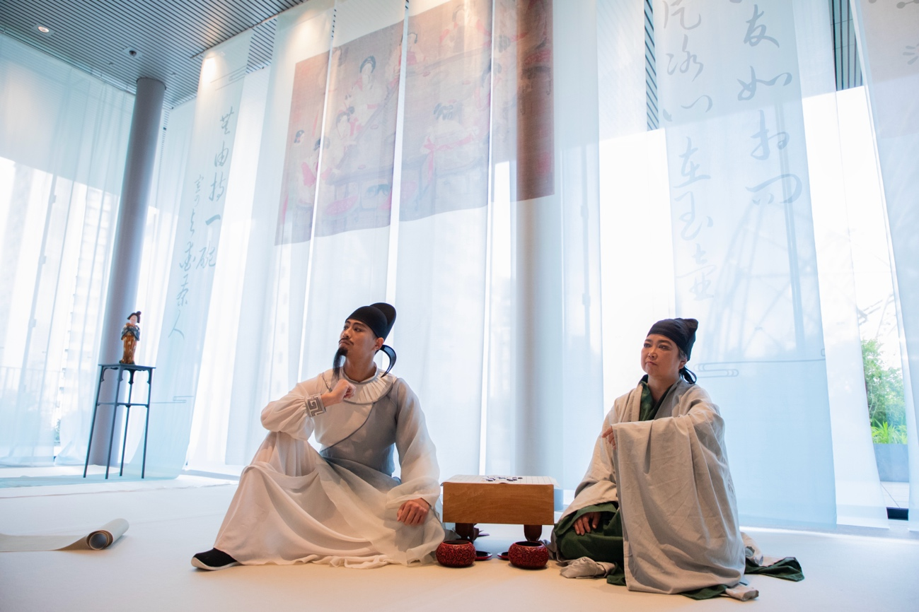 白居易與茶仙盧仝。中國(guó)駐大阪旅游辦事處供圖
