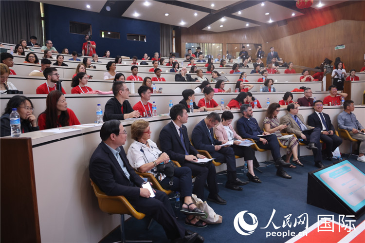 2025年“漢語橋”巴西賽區(qū)決賽現(xiàn)場。人民網(wǎng)記者 時(shí)元皓攝