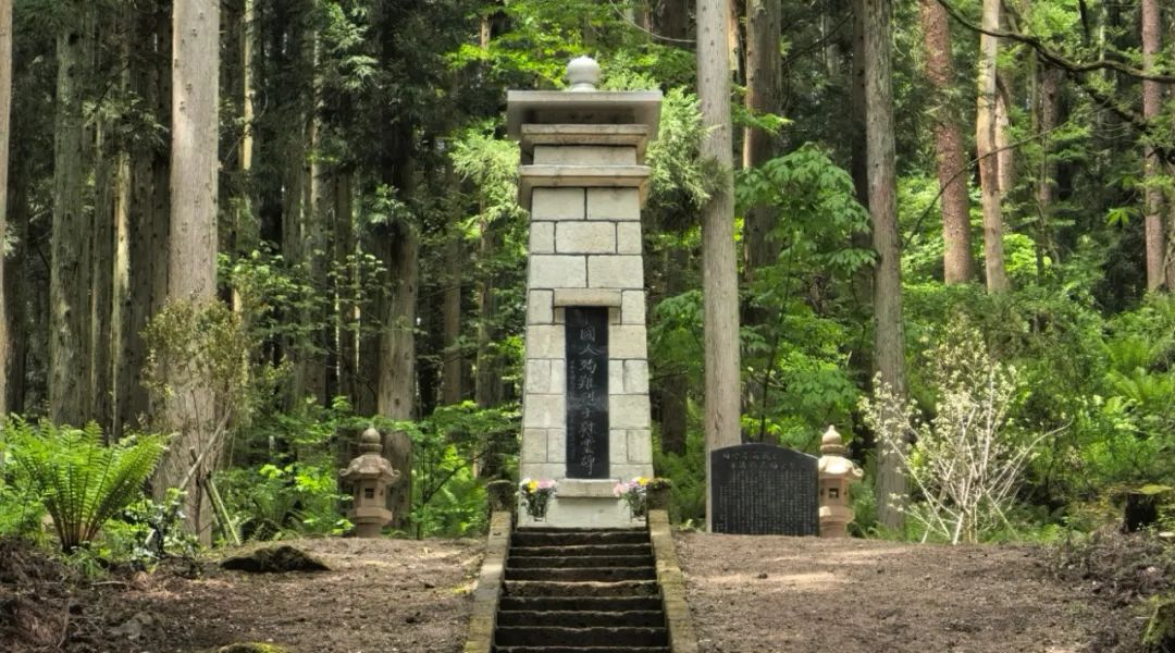 福島縣豬苗代町中國(guó)殉難勞工慰靈碑修繕完工暨植樹(shù)祭掃儀式舉行。中國(guó)駐新潟總領(lǐng)館供圖