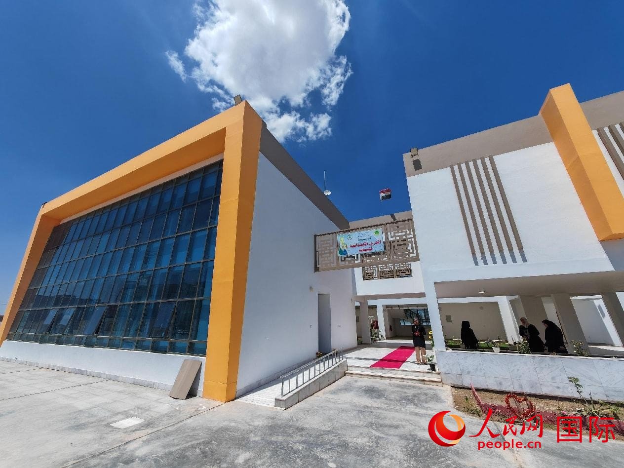 圖為阿爾·圖拉女子學(xué)校校園一景。人民網(wǎng)記者 管克江攝