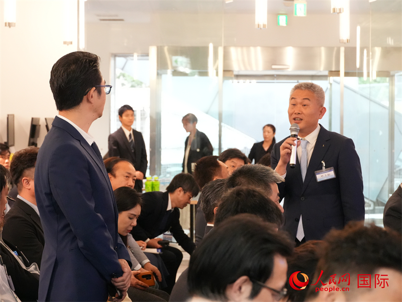 參會企業(yè)與海南代表團(tuán)積極交流。
