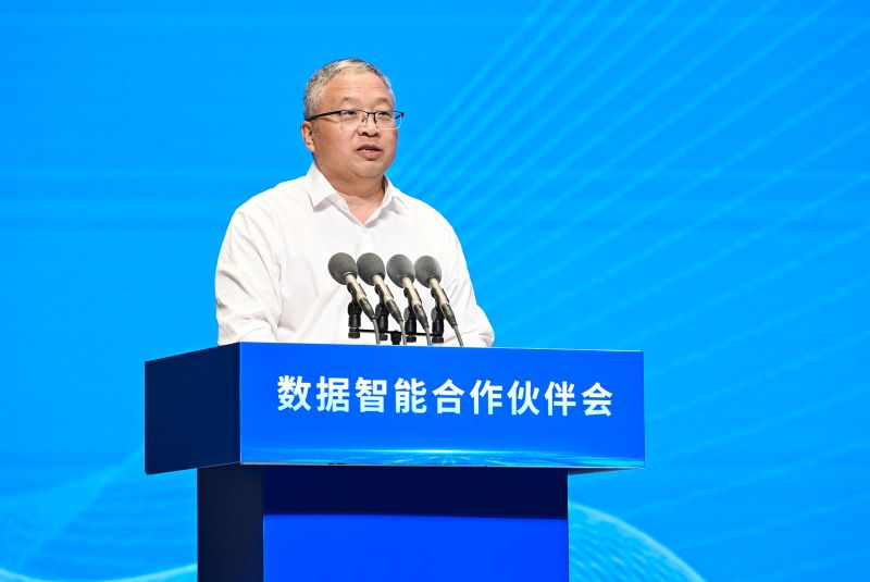 圖為豫資控股集團(tuán)黨委書記、董事長秦建斌。