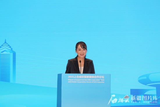 5月23日，在2025上合組織國家媒體合作論壇青年文化交流營活動中，人民日報(bào)社記者阿爾達(dá)克·塔巴拉克發(fā)言。石榴云/新疆日報(bào)記者 李雄心攝