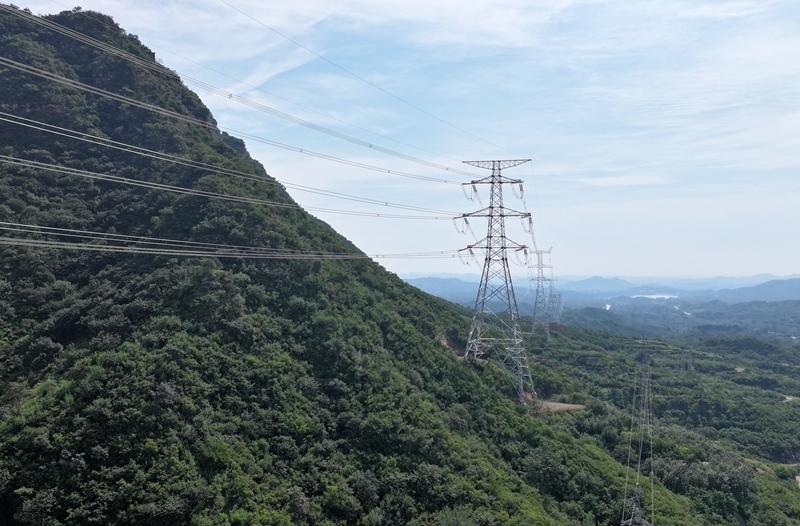 河北易縣:抽水蓄能電站配套工程500千伏特高壓送出線路投運(3)XxjpsgC007020_20250827_PEPFN0A001.jpg
